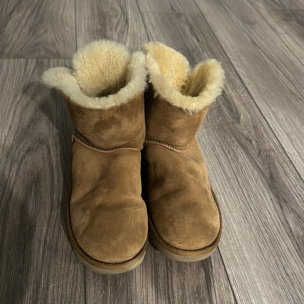 Uggs - image 2